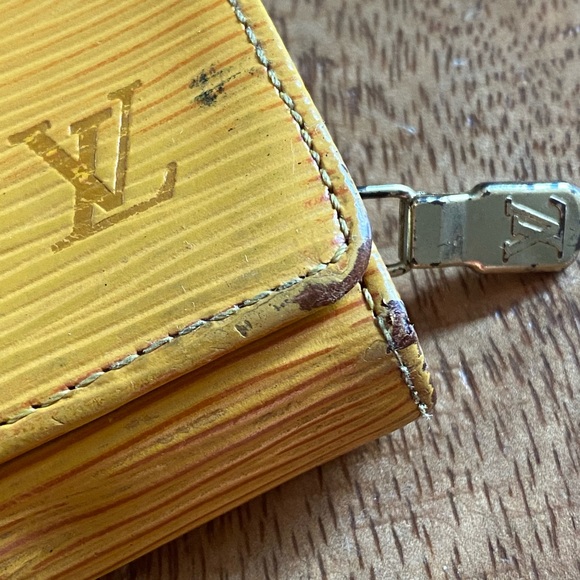 LOUIS VUITTON EPI WALLET VINTAGE - Picture 15 of 16